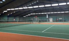 Tennisbane, inde