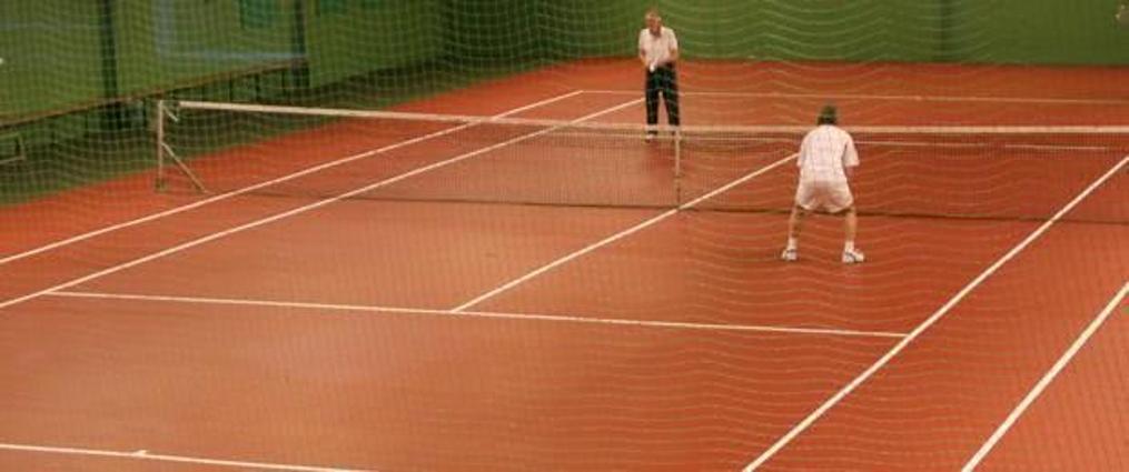 Tennisbane, inde