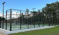 Padeltennisbane, udendørs, med lys