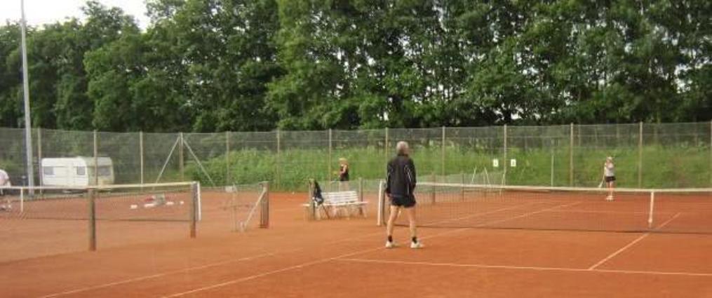 Tennisbane, grus