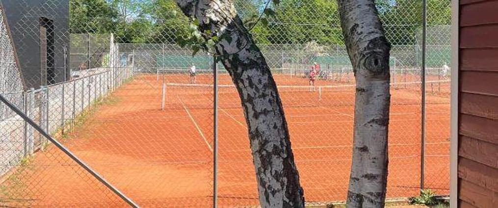 Tennisbane, grus