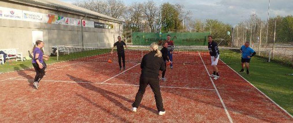 Tennisbane, kunstgræs