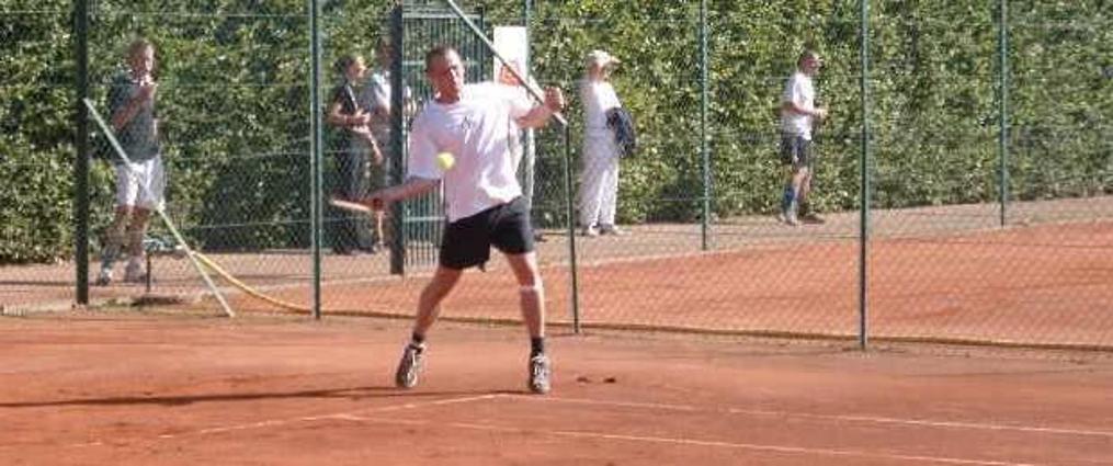 Tennisbane, grus