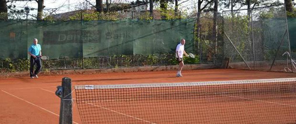 Tennisbane, grus