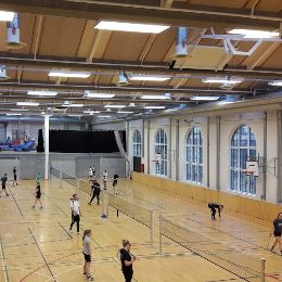 Lej og book holdaktiviteter i | Badminton